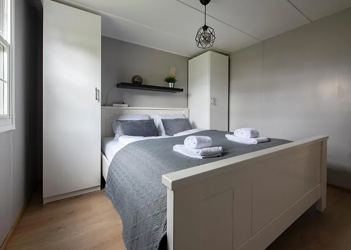 37, Located In A Quiet & Wooded Area! Alpesi faház