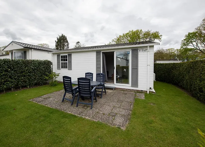 37, Located In A Quiet & Wooded Area! Alpesi faház Oisterwijk
