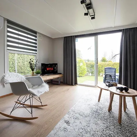 37, Located In A Quiet & Wooded Area! Шале *