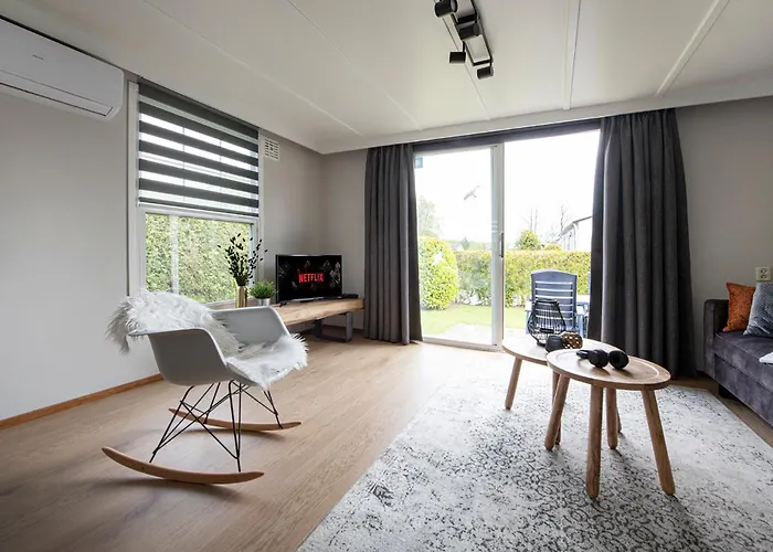 37, Located In A Quiet & Wooded Area! Domek alpejski *