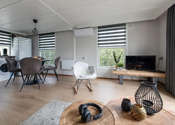 37, Located In A Quiet & Wooded Area! Domek alpejski